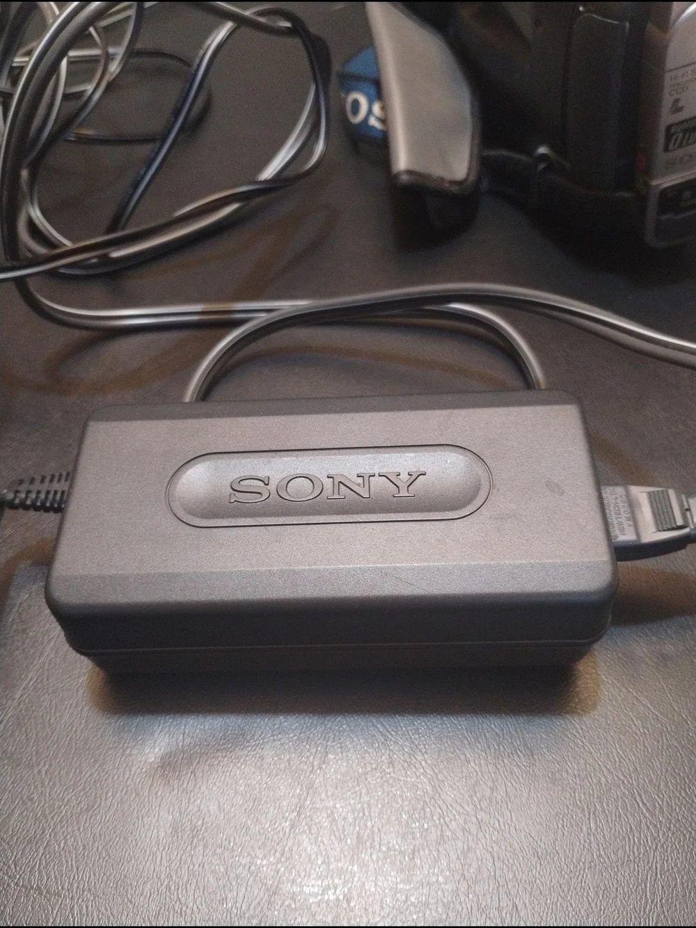 Vintage Sony Handycam CCD-TRV615 Hi-8 With Night Vision And Bag Charger Battery